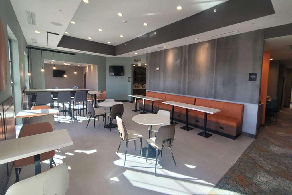 Comfort Suites Шайен Ресторант снимка
