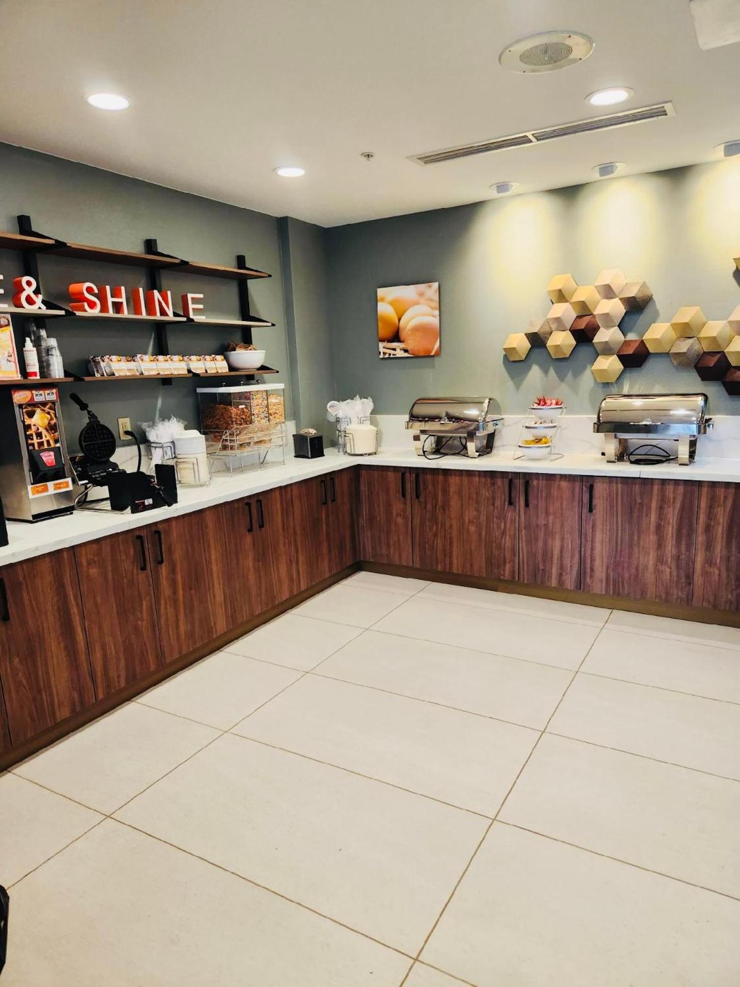 Comfort Suites Шайен Екстериор снимка